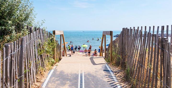 Carabasse Plage. * Vias